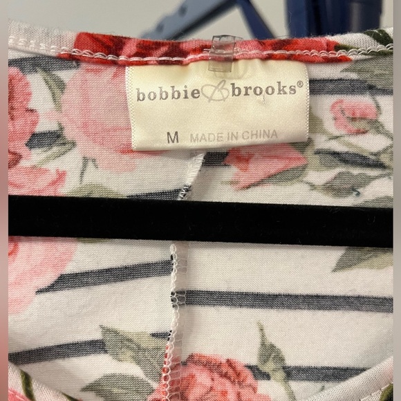 Bobbie brooks floral top size medium - Picture 3 of 6